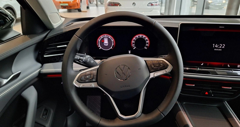 Volkswagen Passat cena 183000 przebieg: 5, rok produkcji 2024 z Chełm małe 277
